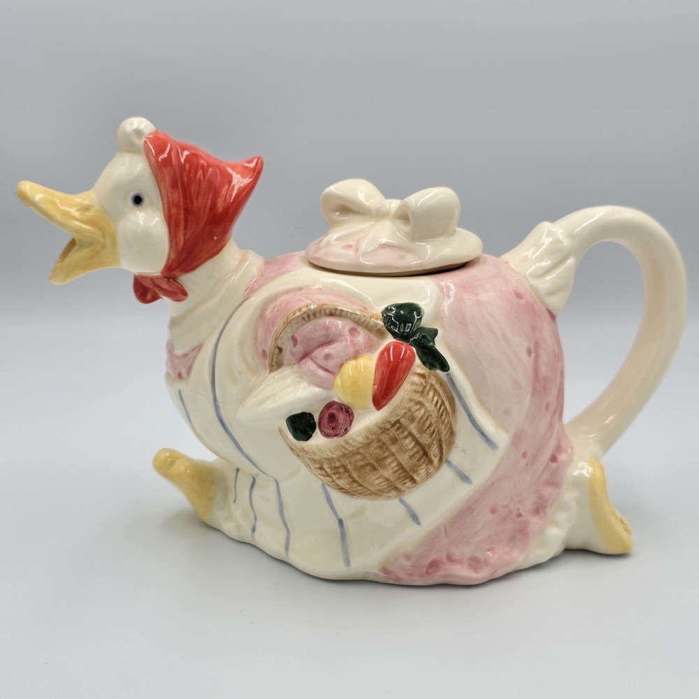 VTG Takahashi Goose Teapot Hand Painted Jino Craft‎ Japan 6" Ceramic Cottage
